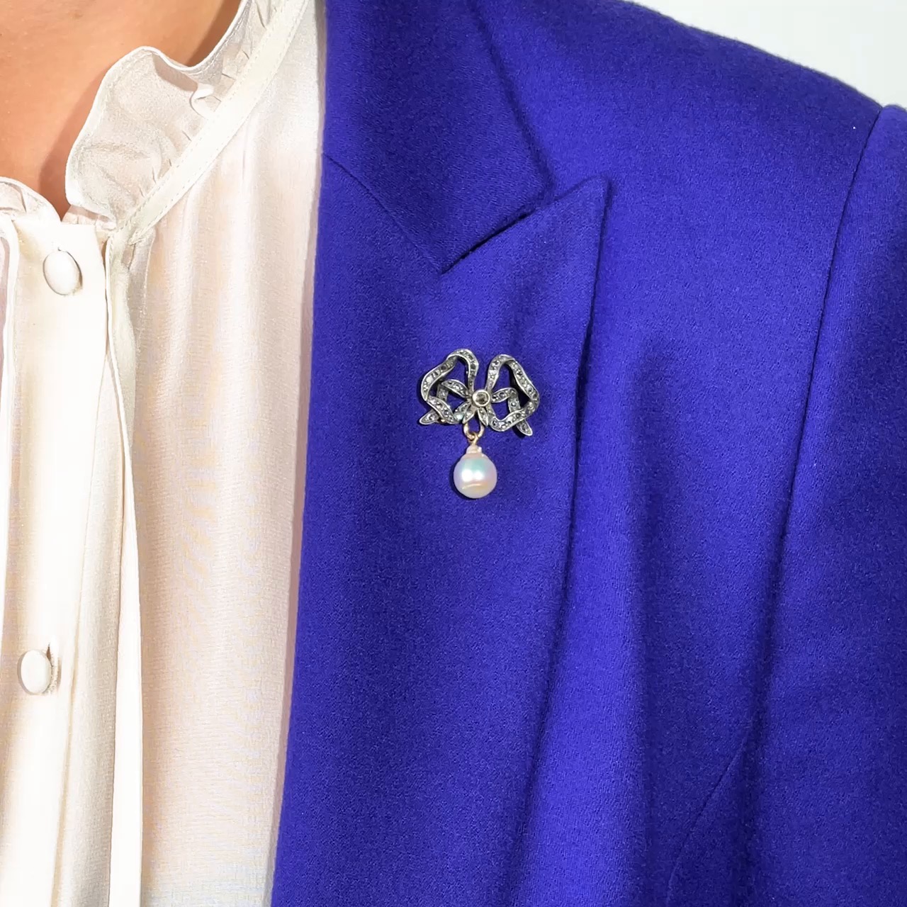 Silberne Magnetbrosche - Moderner Textilschmuck Für Schal & Kleidung